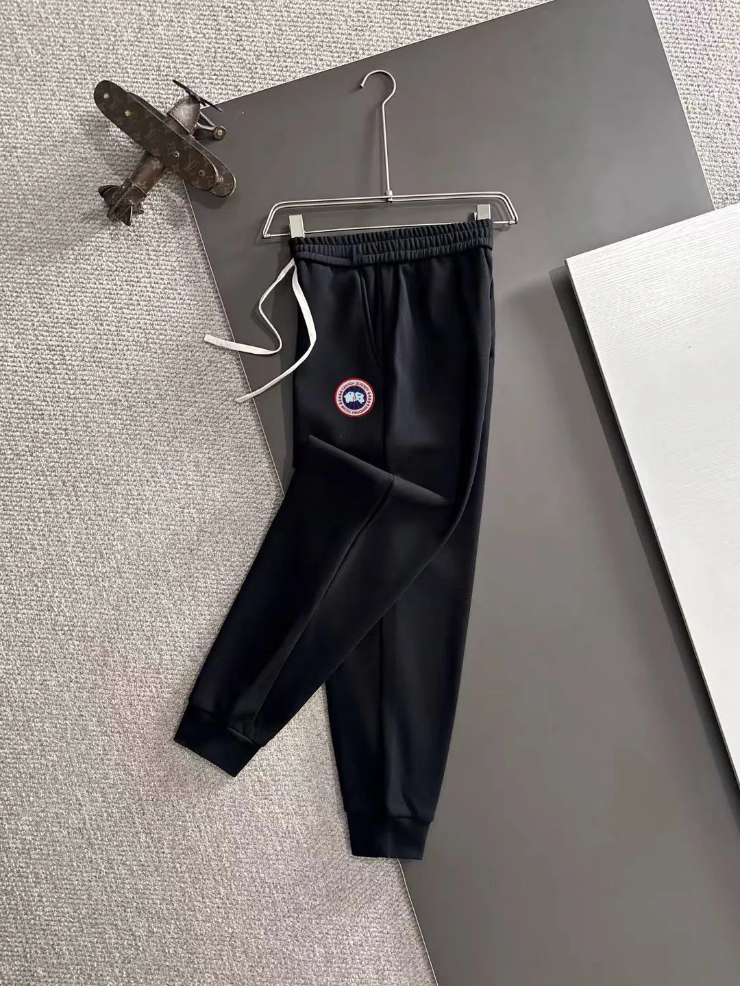 Next day shipment P360 Big Goose 2025 new winter elastic band casual pants, thick velvet counter-customized fabric, high breathability and comfort, impeccable details, brand element design concept, reflecting high quality. It feels delicate and soft! It presents a casual cut and the upper body shape is great! Size: M-4XL